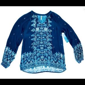 PASSPORTS-Size S-Teal and White Long Sleeve V-Neck Tunic with a Beautiful Design